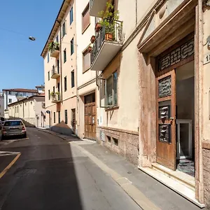https://san-michele-modern-apartment-con-balcone.hotelinveneto.com