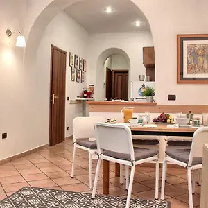 https://coliseum-rome-apartments.it-romehotels.com